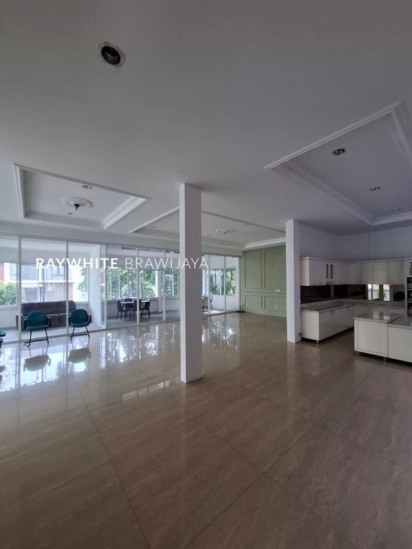 Pondok Indah Tropical Modern Home