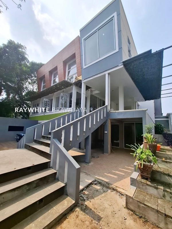 Pondok Indah Tropical Modern Home