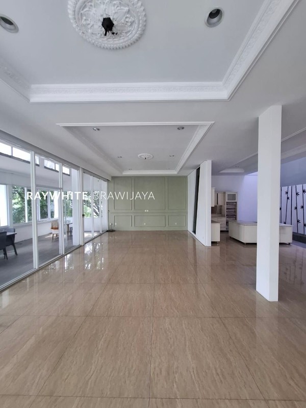 Pondok Indah Tropical Modern Home