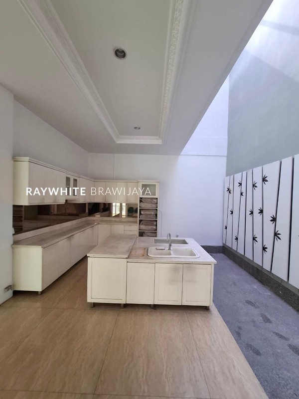 Pondok Indah Tropical Modern Home