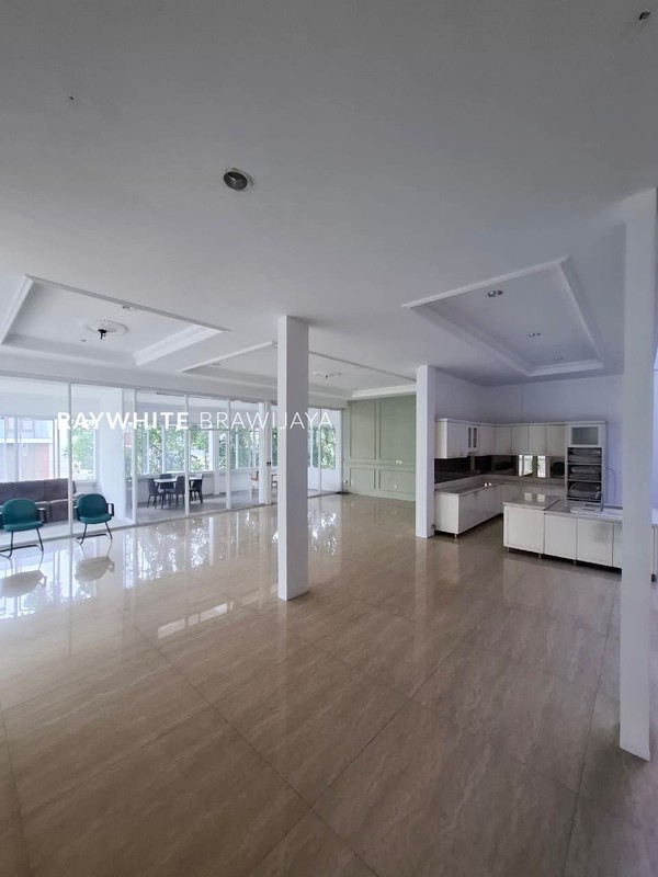 Pondok Indah Tropical Modern Home