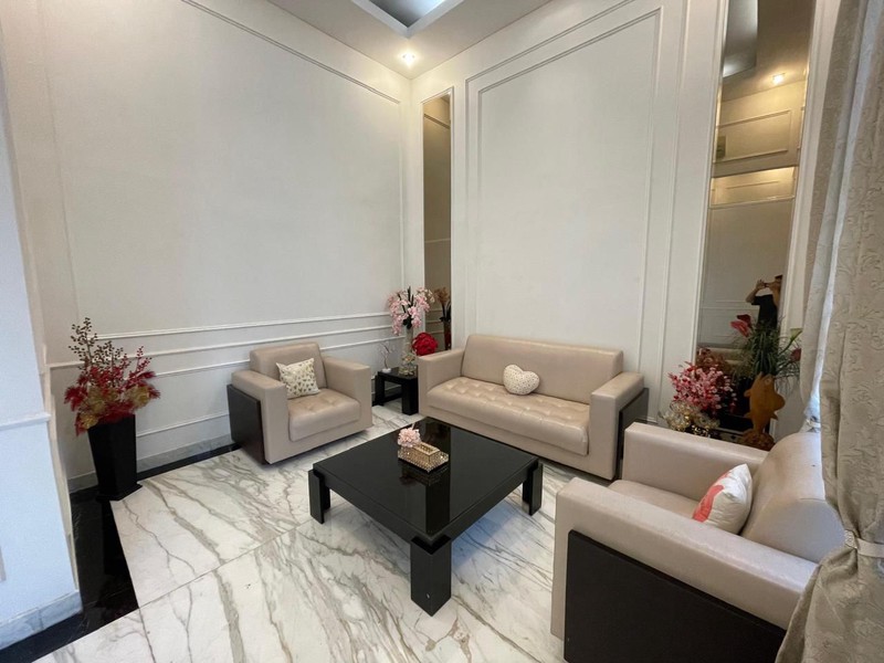 Di jual cepat rumah 4 lantai di Artha Gading Villa lokasi strategis,aman,tenang dan nyaman bebas banjir