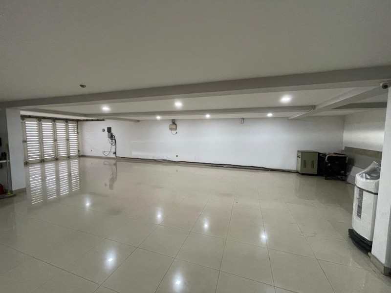 Di jual cepat rumah 4 lantai di Artha Gading Villa lokasi strategis,aman,tenang dan nyaman bebas banjir
