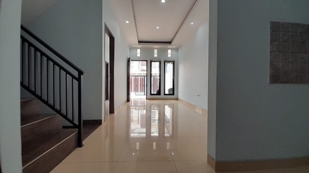Rumah 2 Lantai Lokasi di Tebet Jaksel