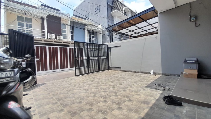 Rumah 2 Lantai Lokasi di Tebet Jaksel