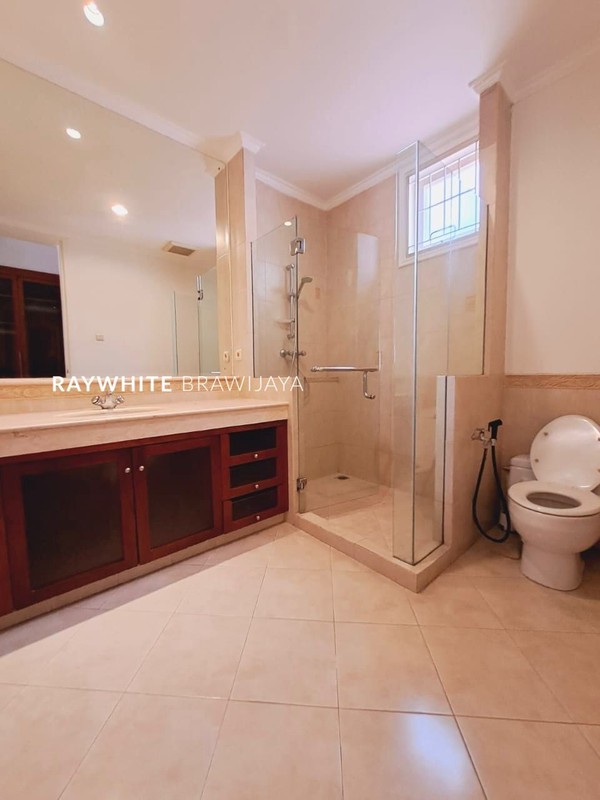 Rumah Sewa Lingkungan Tenang Area Kebayora Baru