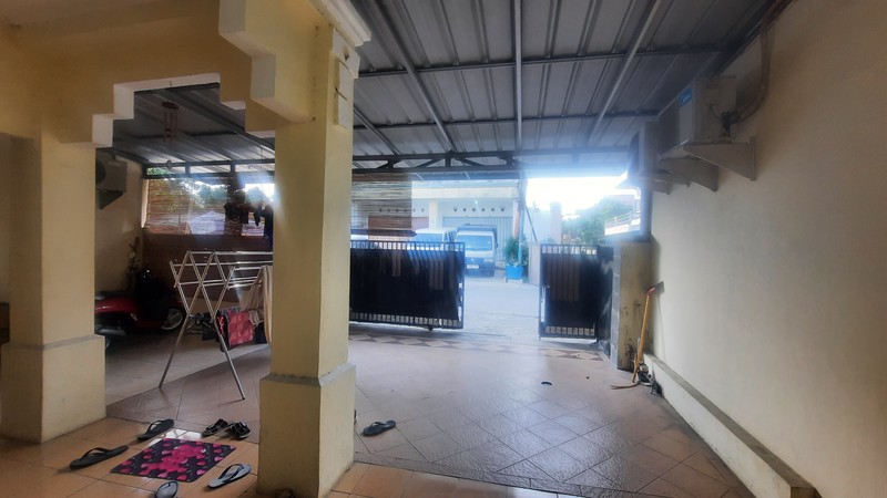 RUMAH SIAP HUNI DI LOKASI STRATEGIS DEKAT PUSAT KULINER DI PERUMAHAN CIKARANG BARU