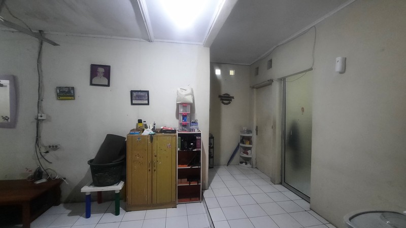 RUMAH SIAP HUNI DI LOKASI STRATEGIS DEKAT PUSAT KULINER DI PERUMAHAN CIKARANG BARU