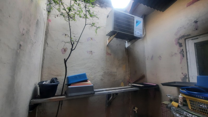 RUMAH SIAP HUNI DI LOKASI STRATEGIS DEKAT PUSAT KULINER DI PERUMAHAN CIKARANG BARU