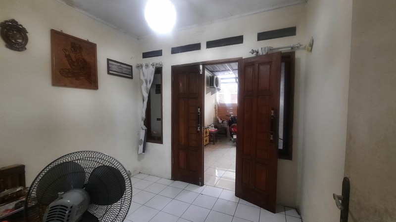 RUMAH SIAP HUNI DI LOKASI STRATEGIS DEKAT PUSAT KULINER DI PERUMAHAN CIKARANG BARU