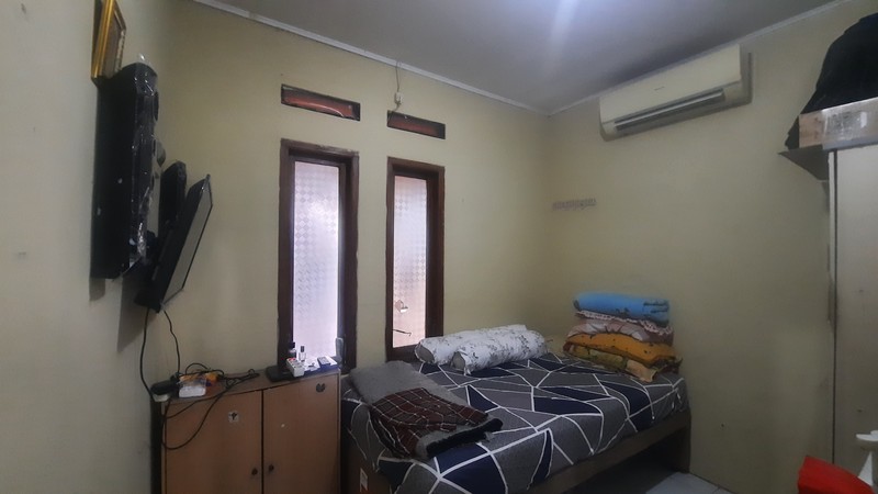 RUMAH SIAP HUNI DI LOKASI STRATEGIS DEKAT PUSAT KULINER DI PERUMAHAN CIKARANG BARU