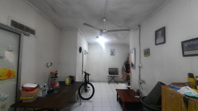 RUMAH SIAP HUNI DI LOKASI STRATEGIS DEKAT PUSAT KULINER DI PERUMAHAN CIKARANG BARU