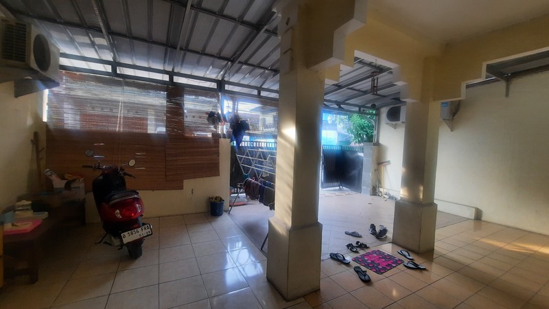 RUMAH SIAP HUNI DI LOKASI STRATEGIS DEKAT PUSAT KULINER DI PERUMAHAN CIKARANG BARU