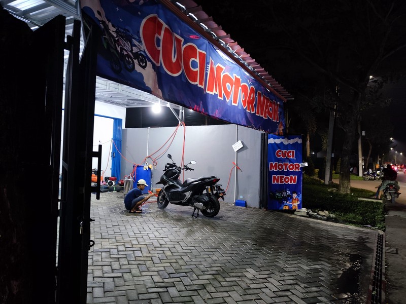 Ruko mandiri di Sentraland Paradise Bogor, include usaha cuci steam motor