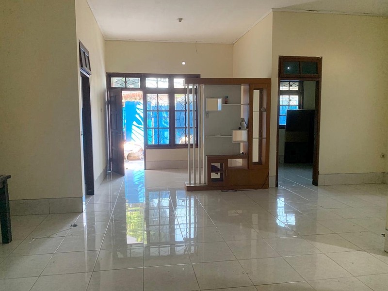 Dijual Rumah Tua - Lokasi Strategis di Johar Baru, Jakarta Pusat
