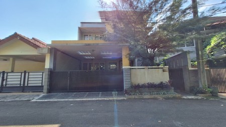 Rumah 3 Lantai dalam Komplek dekat Tol Brigif