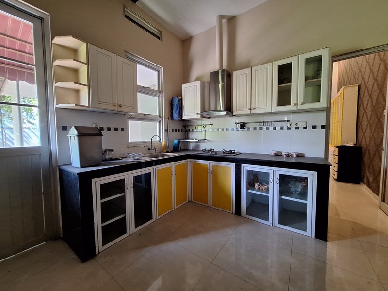 Rumah 3 Lantai dalam Komplek dekat Tol Brigif