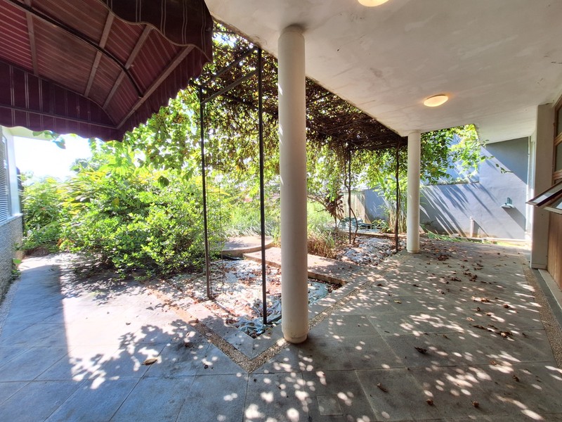 Rumah 3 Lantai dalam Komplek dekat Tol Brigif