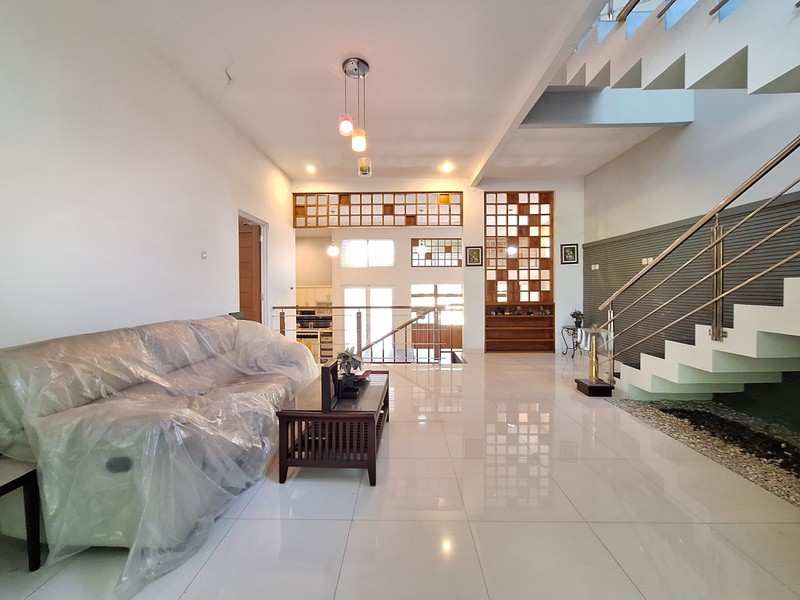 Rumah 3 Lantai dalam Komplek dekat Tol Brigif