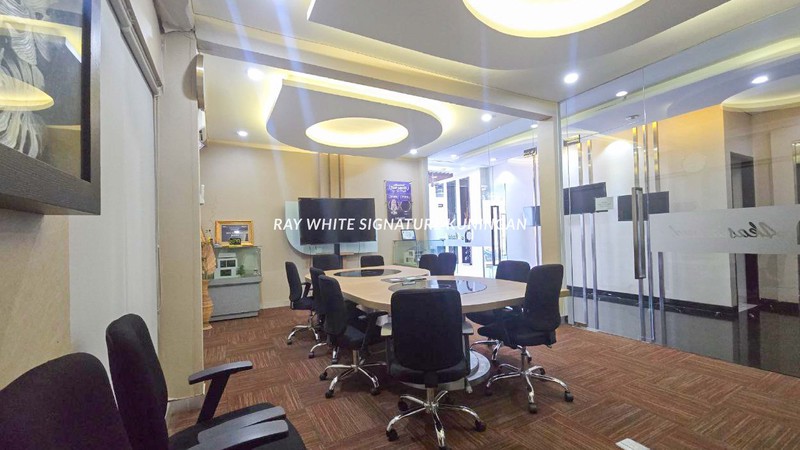 Gedung Kantor Premium 3 Lantai Siap Pakai di Anggrek Loka BSD City