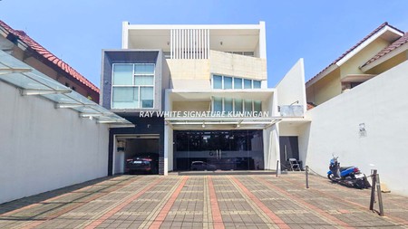 Gedung Kantor Premium 3 Lantai Siap Pakai di Anggrek Loka BSD City 