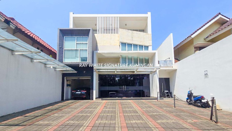 Gedung Kantor Premium 3 Lantai Siap Pakai di Anggrek Loka BSD City