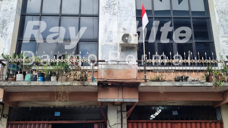 1980. Ruko 2 jejer Lebar 9 meter Raya Kali Rungkut Surabaya Timur 