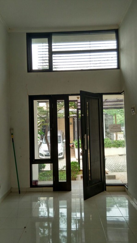 Rumah Minimalis, 1 Lantai, bebas banjir di Serua Indah - Ciputat