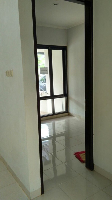 Rumah Minimalis, 1 Lantai, bebas banjir di Serua Indah - Ciputat