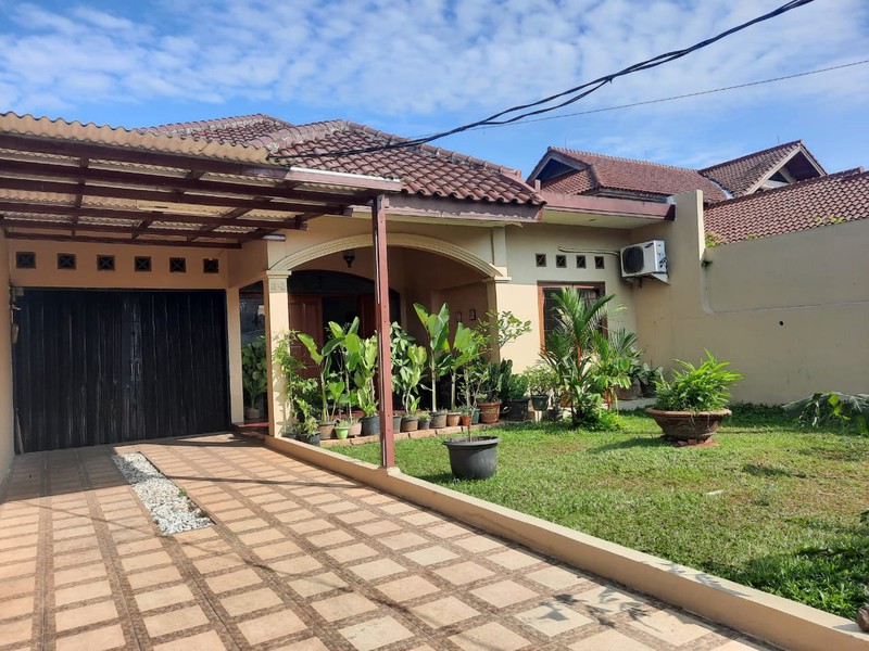 Rumah 1 Lantai Luas di Cinere Halaman Depan Belakang Super Lapang 