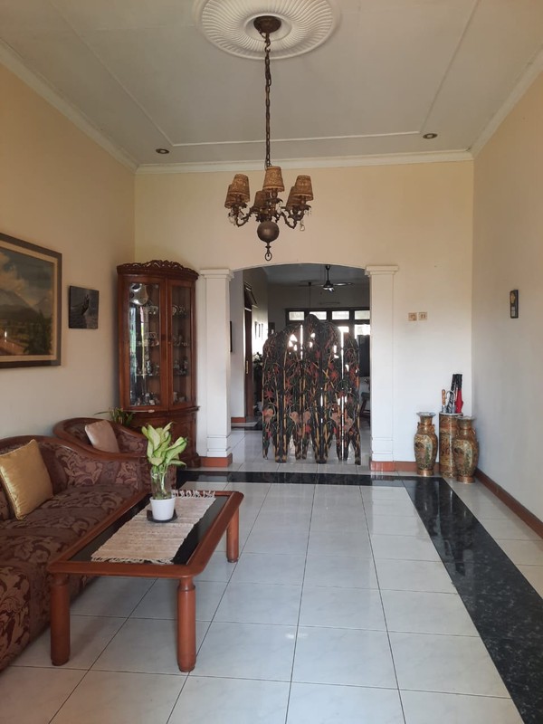 Rumah 1 Lantai Luas di Cinere Halaman Depan Belakang Super Lapang 