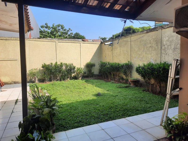 Rumah 1 Lantai Luas di Cinere Halaman Depan Belakang Super Lapang 