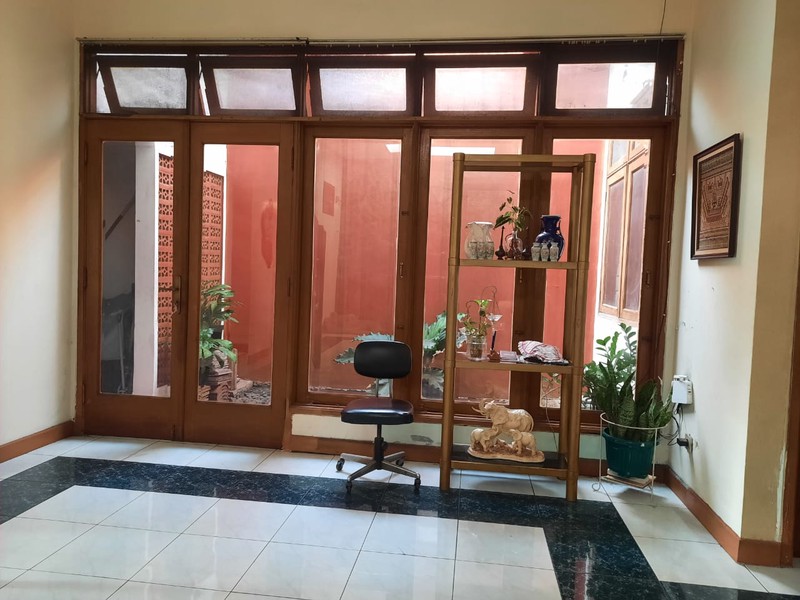 Rumah 1 Lantai Luas di Cinere Halaman Depan Belakang Super Lapang 