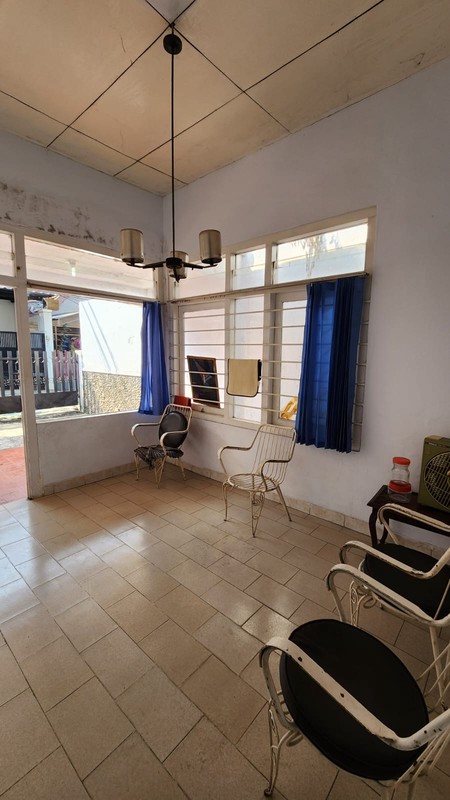 Dijual Rumah Lama di Benhil (Bendungan Hilir), Dekat Sudirman, Gatot Subroto. Cocok untuk dibangun Kost2an