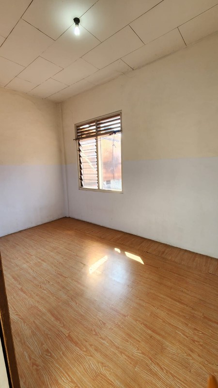 Dijual Rumah Lama di Benhil (Bendungan Hilir), Dekat Sudirman, Gatot Subroto. Cocok untuk dibangun Kost2an