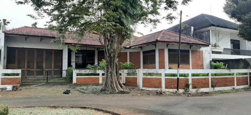 Rumah lokasi strategis posisi di Hook di Bintaro Sektor 1