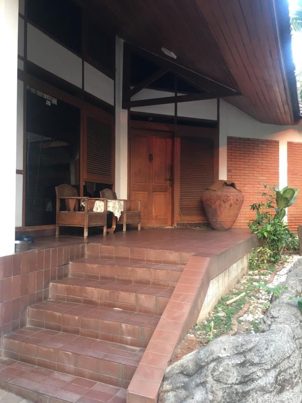 Rumah lokasi strategis posisi di Hook di Bintaro Sektor 1