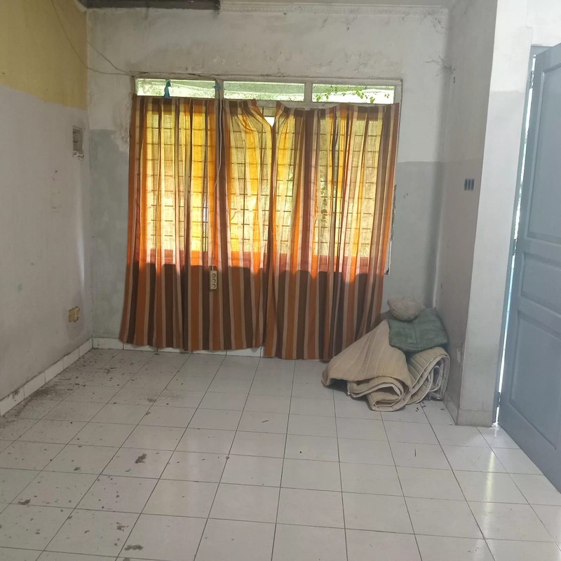 Rumah Hitung Tanah dalam Komplek di Cinere