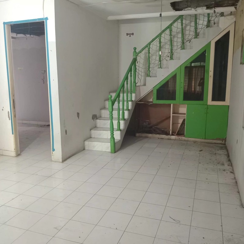 Rumah Hitung Tanah dalam Komplek di Cinere