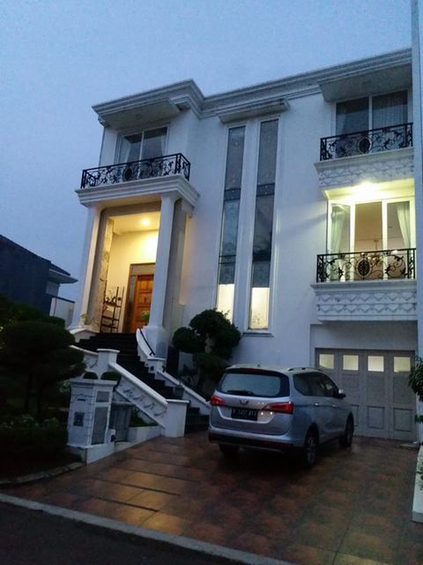 dijual cepat rumah klasik salah satu kawasan bagus di gading serpong aristoteles utara, siap huni