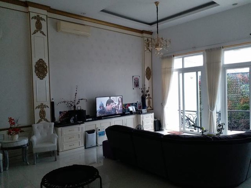 dijual cepat rumah klasik salah satu kawasan bagus di gading serpong aristoteles utara, siap huni