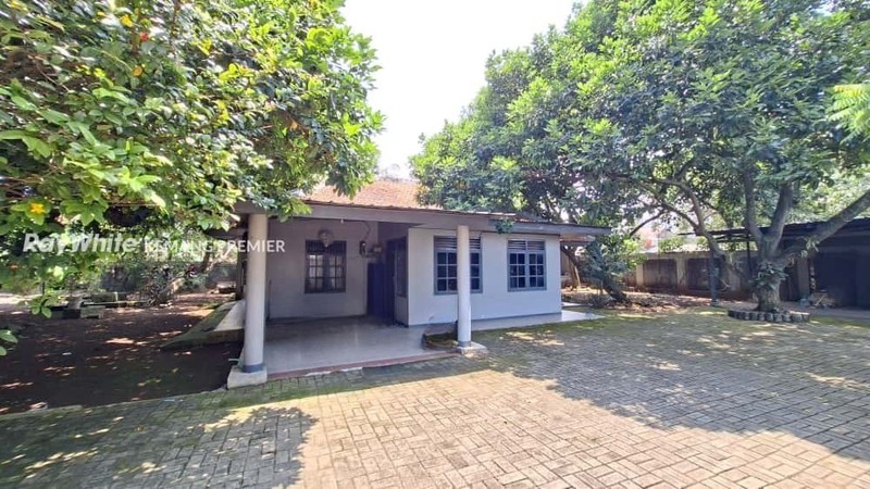 Rumah Hitung Tanah, di Jl. AMD VIII, Lenteng Agung, Jagakarsa - Jakarta Selatan 