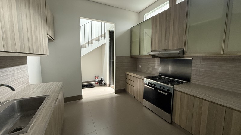 MODERN AND BEAUTIFUL HOUSE AT SENOPATI AREA