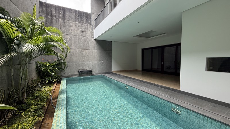 MODERN AND BEAUTIFUL HOUSE AT SENOPATI AREA