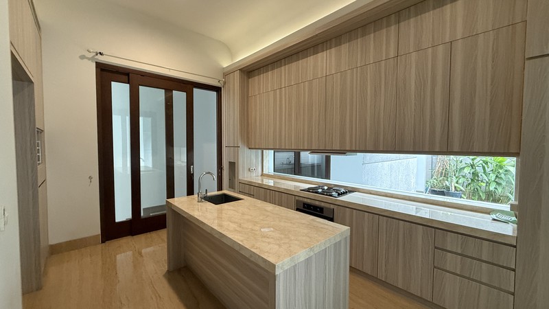 MODERN AND BEAUTIFUL HOUSE AT SENOPATI AREA