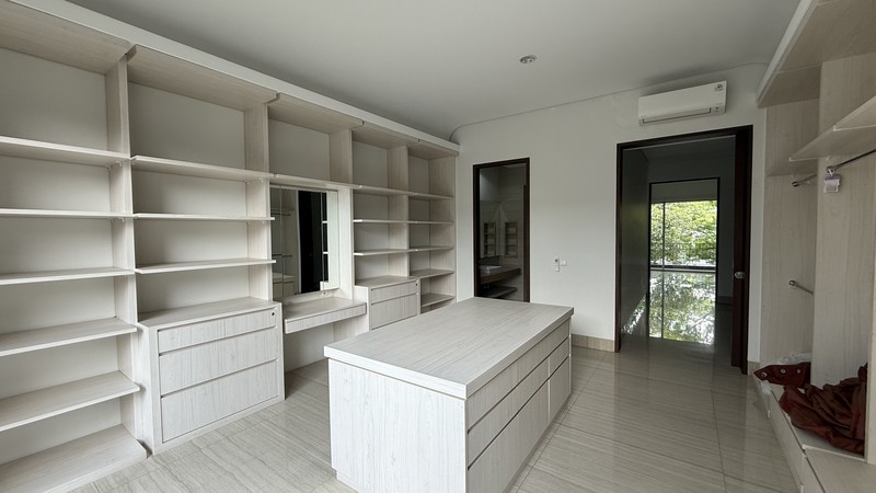 MODERN AND BEAUTIFUL HOUSE AT SENOPATI AREA