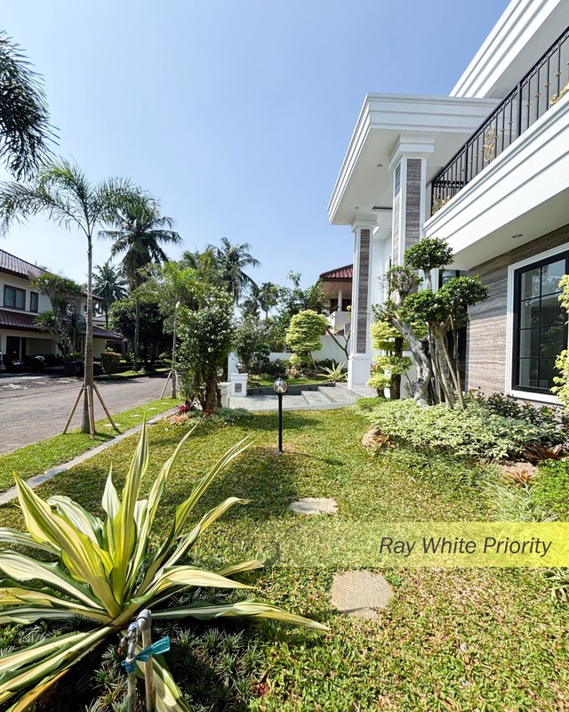 BRAND NEW AMERICAN SYTLE DENGAN SWIMMING POOL DI BINTARO, TANGERANG SELATAN