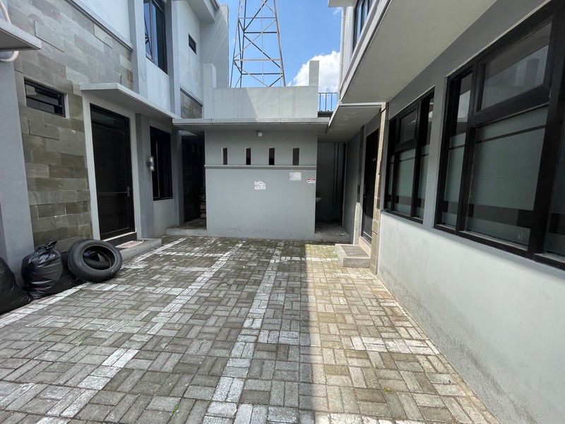 Disewakan Bangunan Gedung, Sangat Cocok Untuk Kantor, Caturtunggal, Depok, Sleman