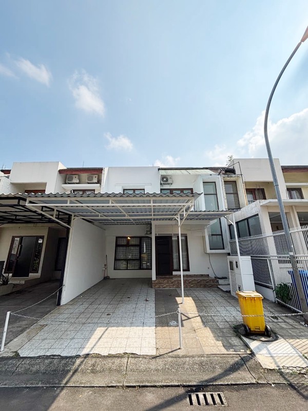 Rumah sudah renov harga murah di Emerald Town House Bintaro