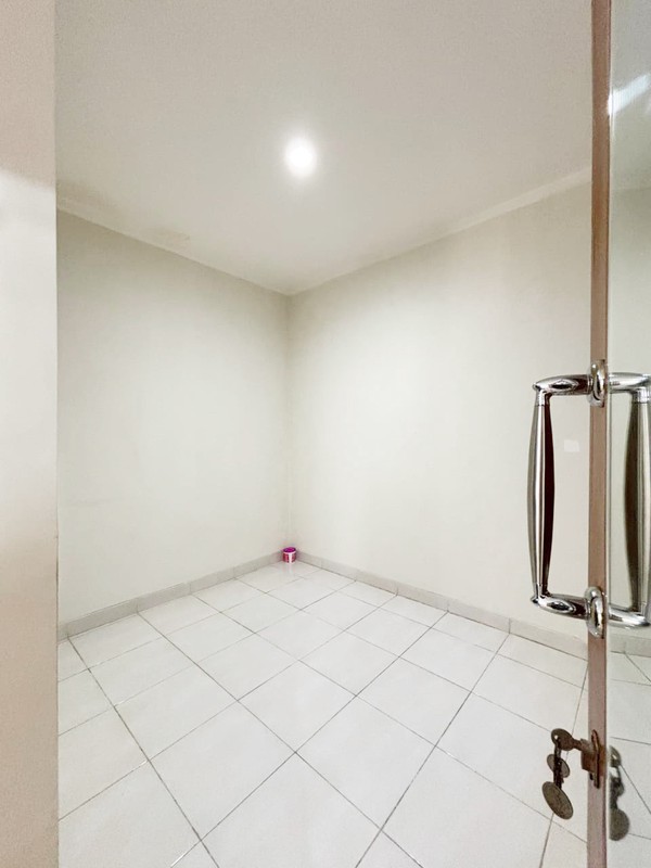 Rumah sudah renov harga murah di Emerald Town House Bintaro